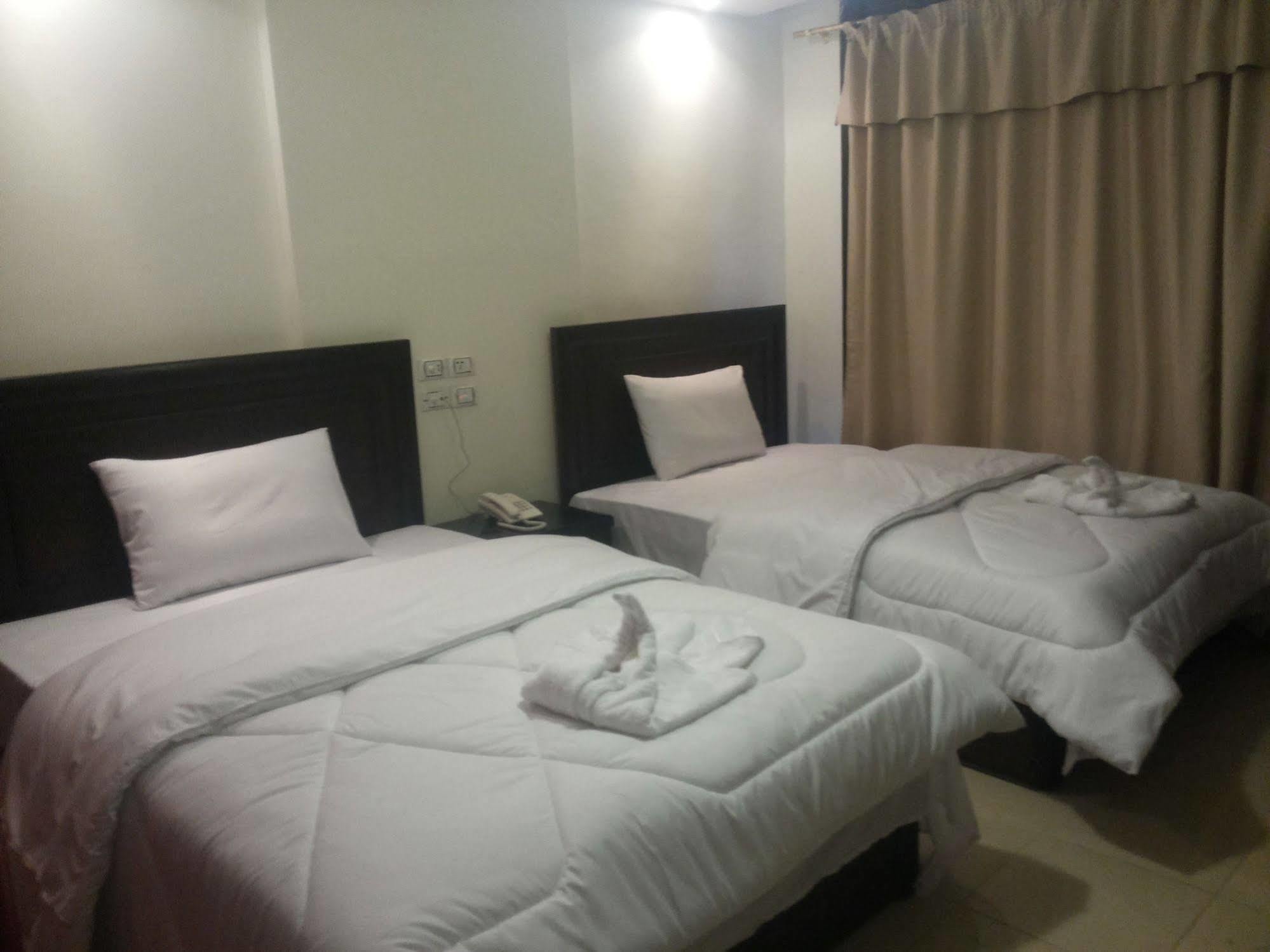 Mandarin Albergue