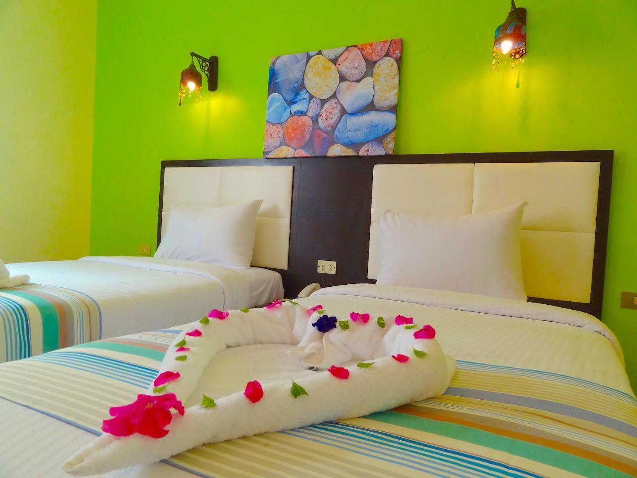 Naama Blue 3*
