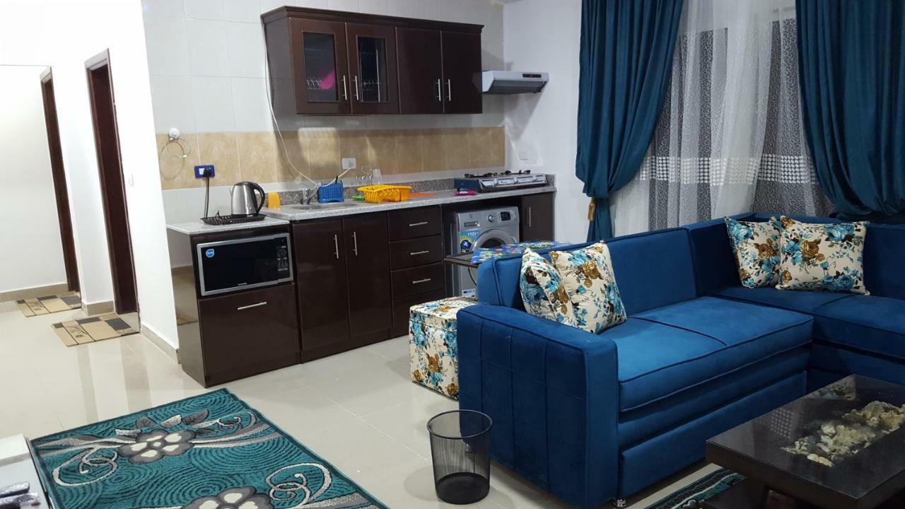 Half Moon - Sunny Apartment