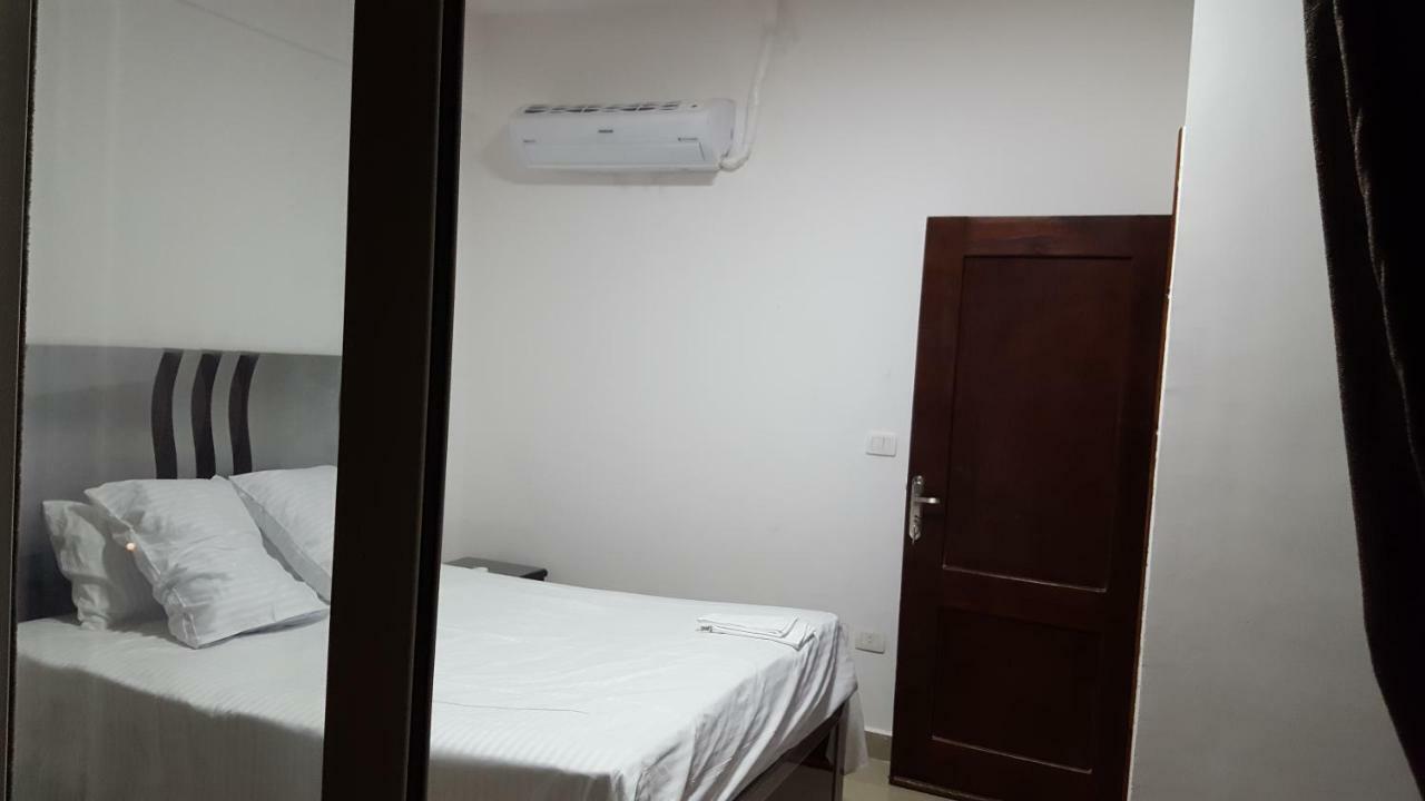 Half Moon - Sunny Apartment