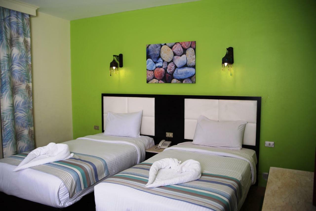 Naama Blue 3*