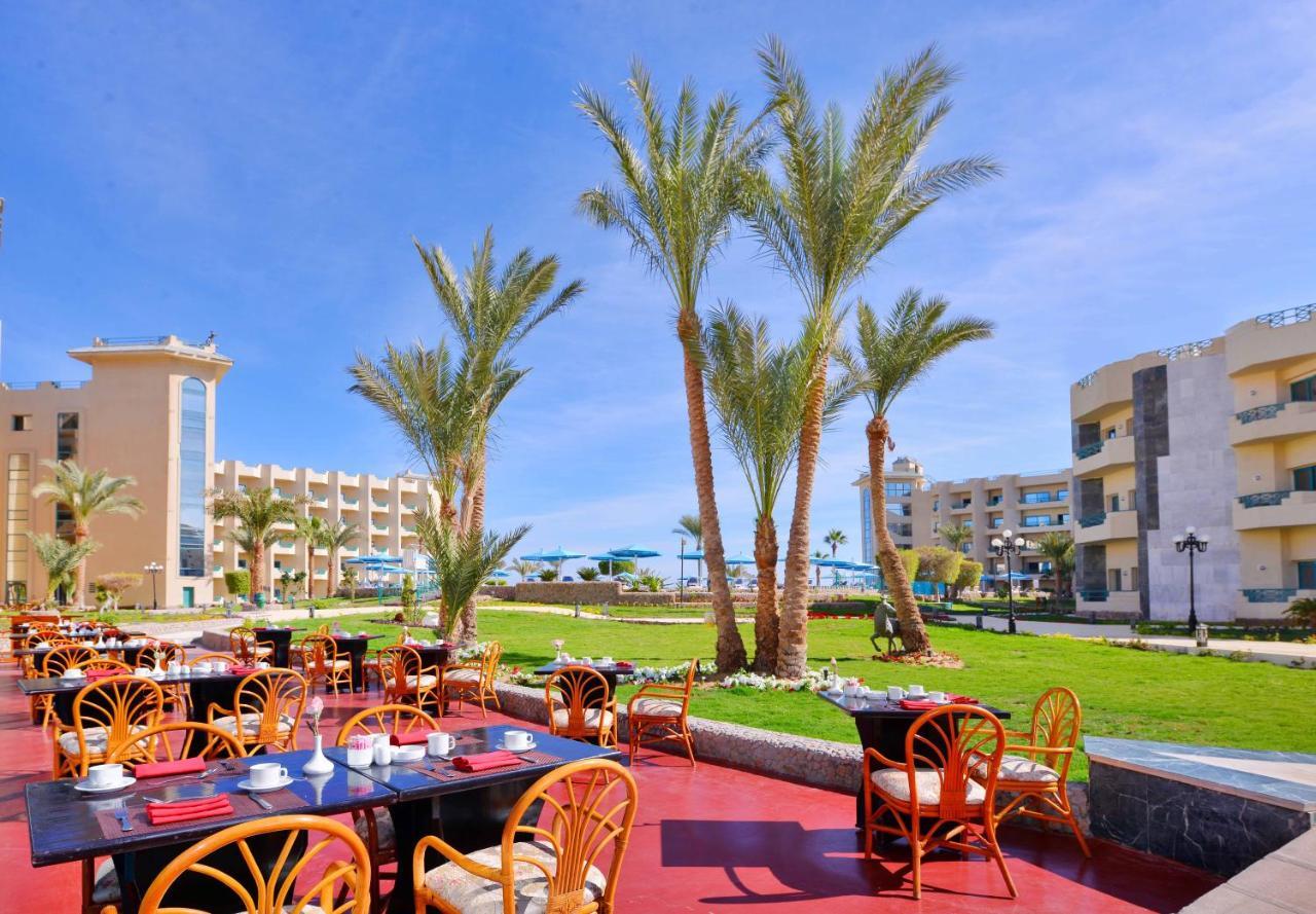 Resort Hotelux Marina 4*