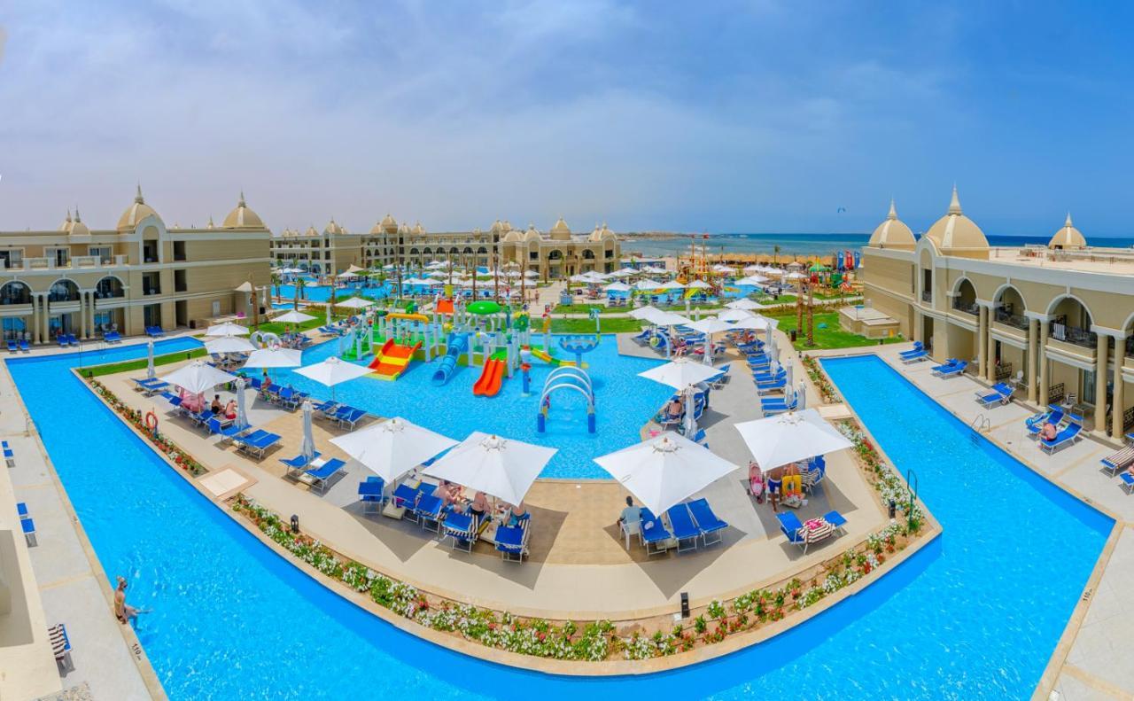 Resort Titanic Royal-families And Couples Only