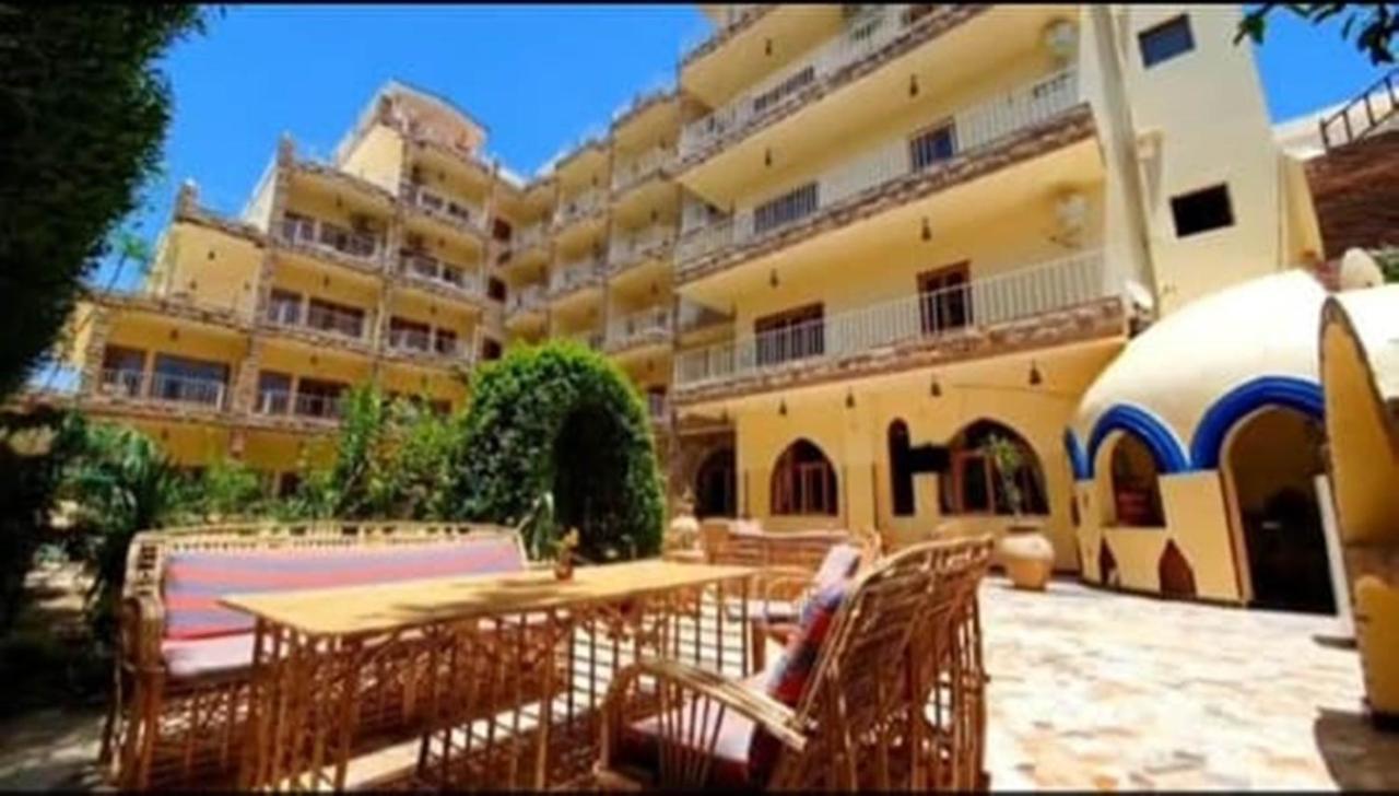 Hotel Thebes