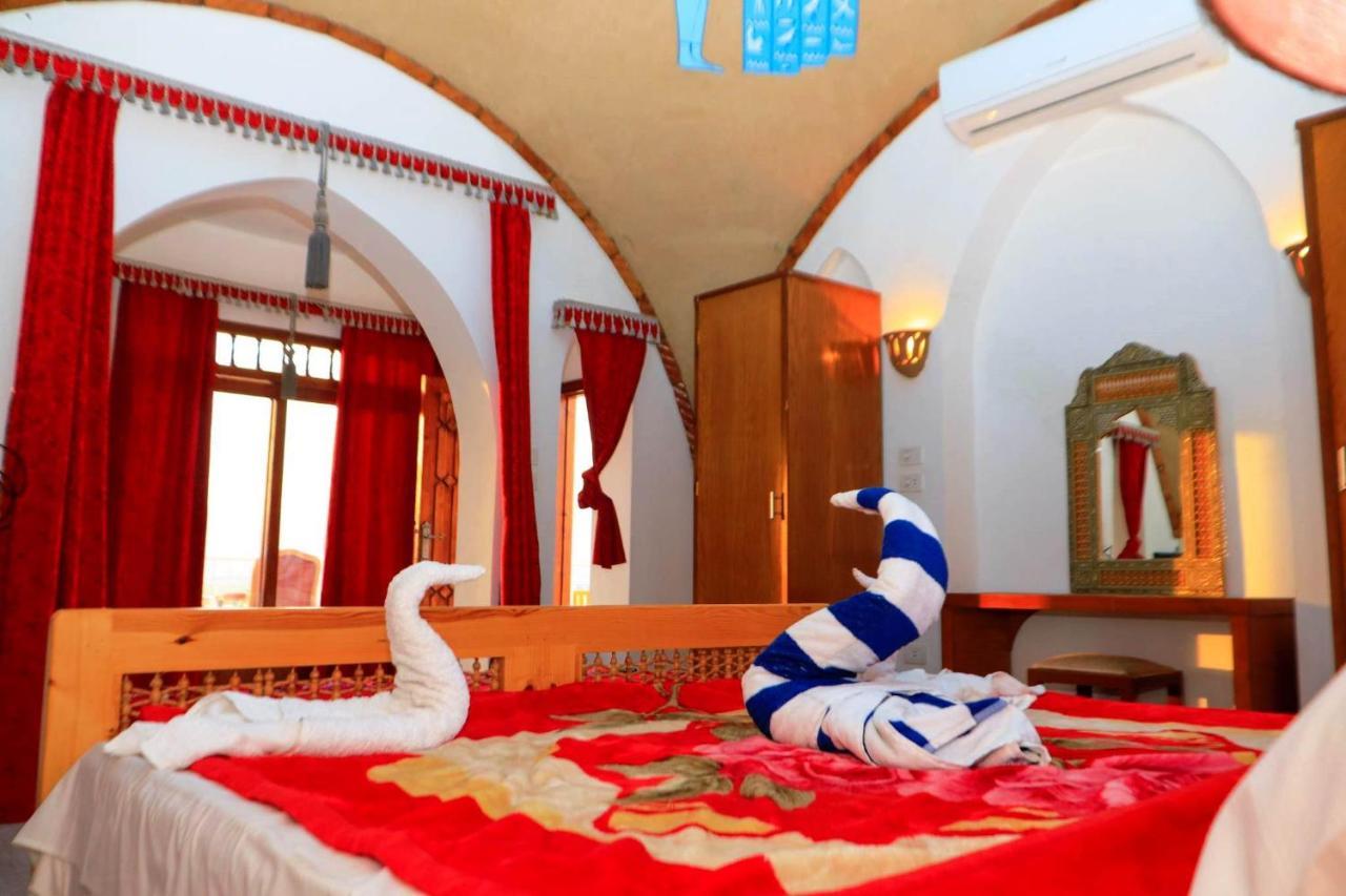 Hotel Thebes