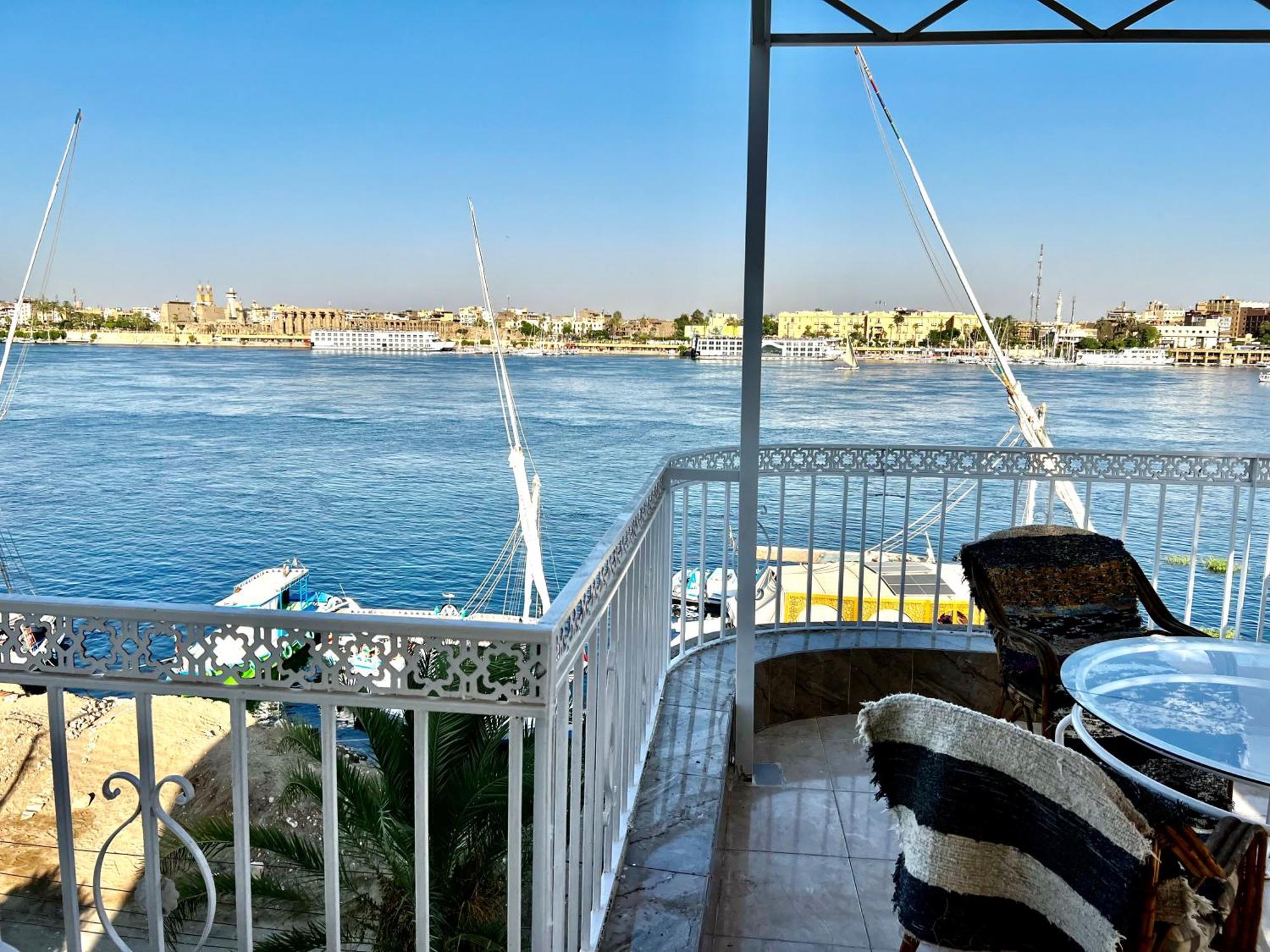 Full Moon House * Luxor
