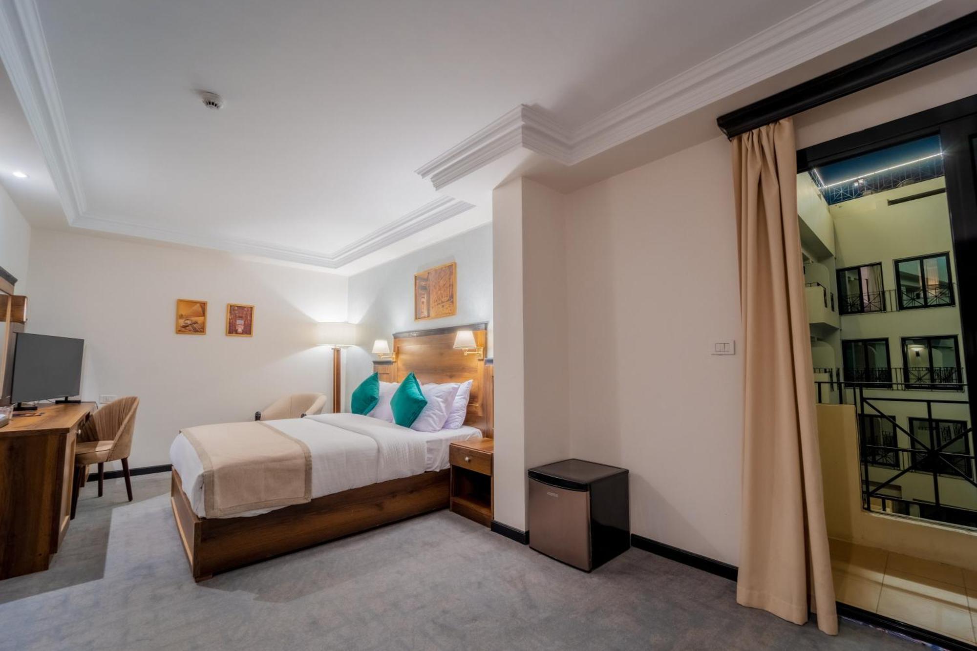 The Temple & 4* Luxor