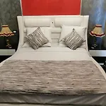 Chic Apartment 2