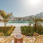 Tanoak Resort