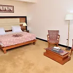 Chain Luxe Paradise Hotel