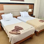 Chain Luxe Paradise Hotel