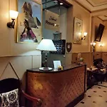 Triomphe Hostel