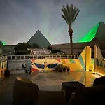 Pyramids Overlook Inn
