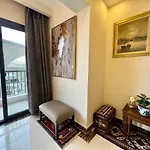Elegant Duplex With Pool Frontauc