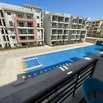 مارينا ريديزنس الساحل الشمالي امام ابراج العالمين الجديدة