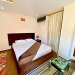 Golden Pyramids Inn
