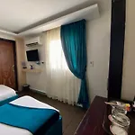 Golden Pyramids Inn