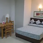 Perfect For Pet Lovers, Sunny With Pool & Seaview & Free Wi-Fi