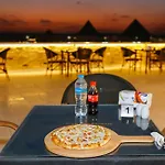 Venus Pyramids Inn - Top Roof Access W Free Break Fast