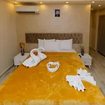 Venus Pyramids Inn - Top Roof Access W Free Break Fast