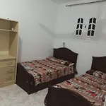 للإيجار في مطروح شاليه داخل قرية سياحية شاليه شايف البحر امتداد شاطئ الابيض البحر متاح لكن حمام السباحة هذا الصيف به أعمال صيانه 130