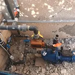 للإيجار في مطروح شاليه داخل قرية سياحية شاليه شايف البحر امتداد شاطئ الابيض البحر متاح لكن حمام السباحة هذا الصيف به أعمال صيانه 130