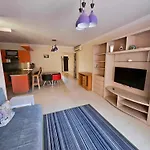 Esplanada Beach Apartment