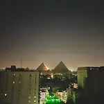 Jessy Pyramids View Inn