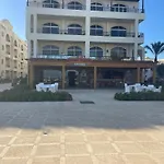 Apartment With Private Beach In Sahl Hasheesh