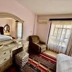 Luxurious 3 Bedroom Rustic Apartment Overlooking Huge Garden - For Families And Couples
