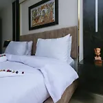 Taj Pyramids View Inn