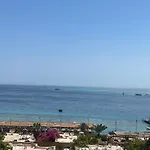 Sea View Apartment , In City Center Front Of The Sea F 10
