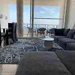 Sea View Apartment , In City Center Front Of The Sea F 10