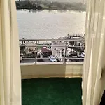 شقة عالنيل مباشر