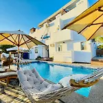 Dolphina Hotel & Restaurant