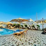Dolphina Hotel & Restaurant