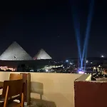 Cheristo Pyramids View Inn