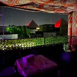 2 Jana Pyramids View Inn
