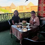 2 Jana Pyramids View Inn