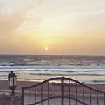 Mandala Lodge Beachfront Seaview Apt 1