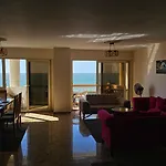 Midpoint Sea View - Families Only