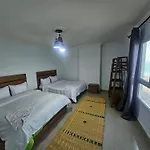 Welcome Sea View - Families Only