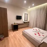 Pyramids Inn