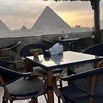Pyramids Inn