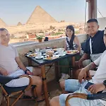 Pyramids Inn