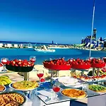 Luxury Beachfront Studio- Foreign Nationals Only