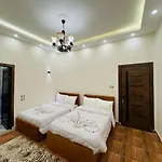 Hur Pyramids Inn