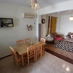 Villa In A Compound With A Rooftop In Sheikh Zayed