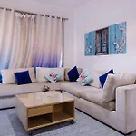 Direct To The Pool 2Br Getaway In Einbay