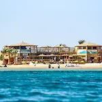 The Breakers Diving And Surfing Lodge